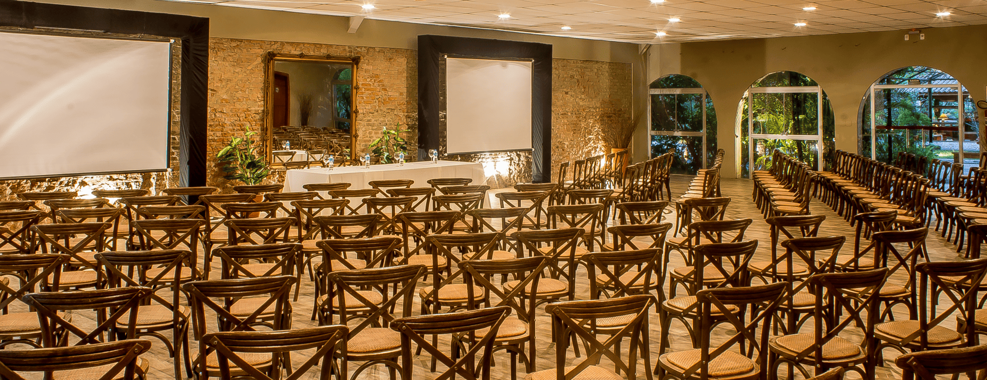 Sala para eventos sociais e corporativos em Guaratinguetá, Vale do Paraíba.